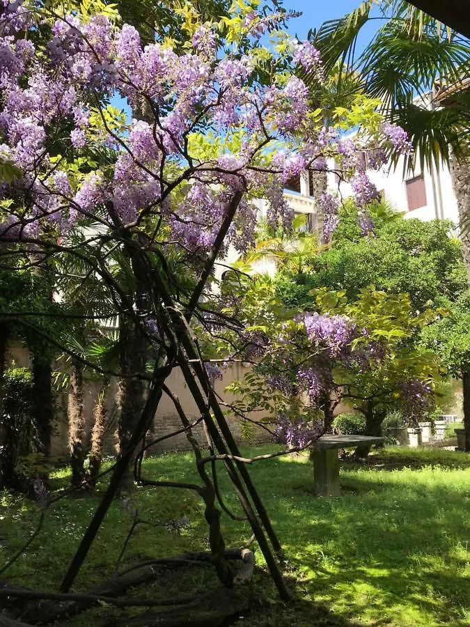 In A Lovely Garden Biennale Flat Apartment Venice